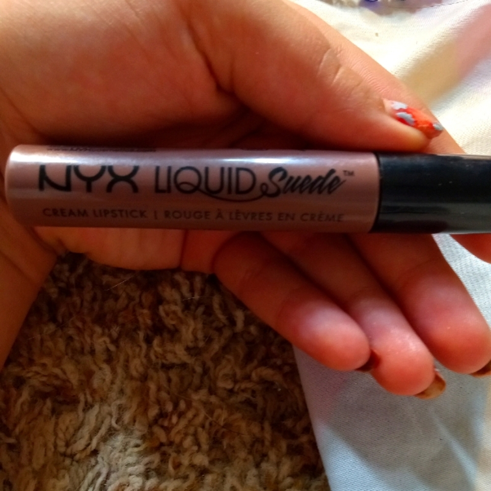 Light brown lip cream in perfect condition!